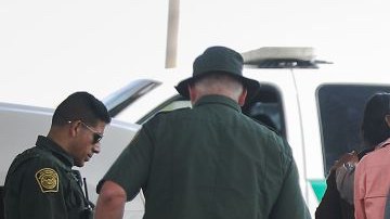 Esto garantiza que los migrantes puedan volver a entrar a EEUU.