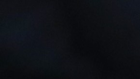 'Mou' Choca el puño con Callum Haynes, el recogebalones que 'participó' en el gol del equipo a media semana.