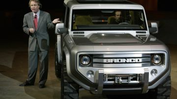 J Mays, vicepresidente de diseño del Grupo Ford, muestra el concepto de la Ford Bronco durante el North American International Auto Show en Detroit