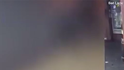Al parecer, el hombre agredido había hecho algunos desmanes momentos antes.