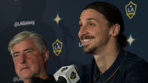 Zlatan volverá a España, pero no para jugar futbol (por ahora).