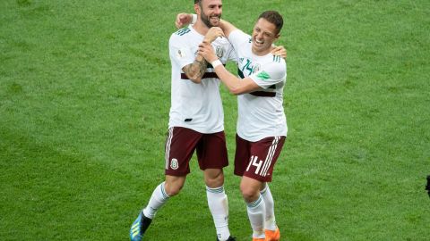 Miguel Layún y Javier 'Chicharito' Hernández.