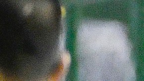 El árbitro central revisa el VAR durante el encuentro México vs. Brasil en el Mundial Sub 17.