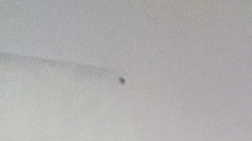 Personas de bajos recursos se reunieron el miércoles en LA Mission para recibir sus alimentos del Día de Acción de Gracias. (Jacqueline García/La Opinión)