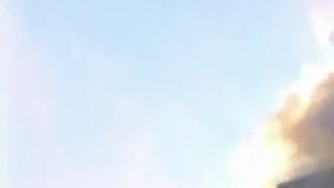 Edificio en llamas en Van Nuys.