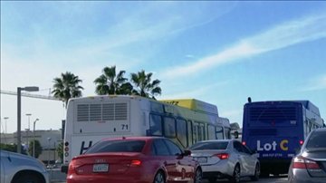 Caos vial rumbo al Aeropuerto Internacional de Los Ángeles durante Día de Acción de Gracias.