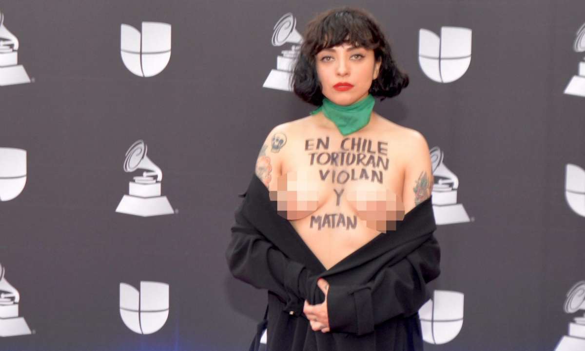 Nada De Lo Que Hago Es Por Pose Habla Mon Laferte Tras Su Protesta En Los Latin Grammys La Opinion