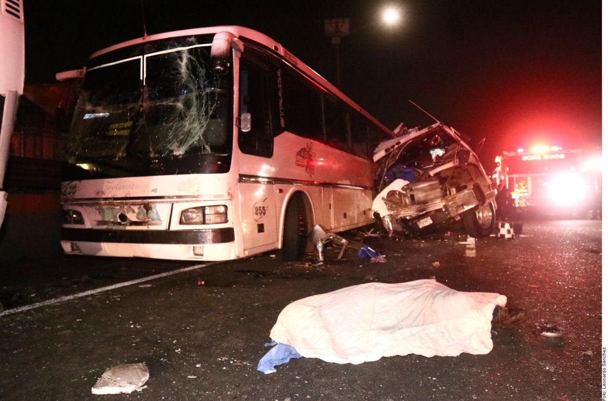 FOTOS Trágico accidente de buses deja al menos 11 muertos en el Estado