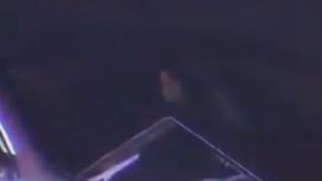 Al caer al pavimento la mujer fue impactada por otro vehículo.