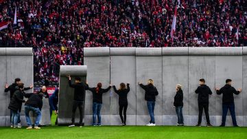 La conmemoración de la caída del muro que se realizó en el estadio olímpico de Berlín.