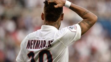 Neymar no le está llenando el ojo a los grandes expertos del fútbol francés.