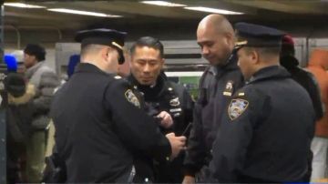 Policías en el Metro de NYC