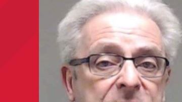 Steven Berkey, de 66 años, fue arrestado por oficiales del Condado Collin.