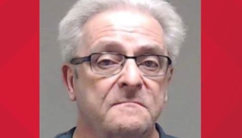 Steven Berkey, de 66 años, fue arrestado por oficiales del Condado Collin.