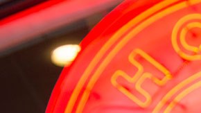 El joven revendía las donas para pagar su universidad.