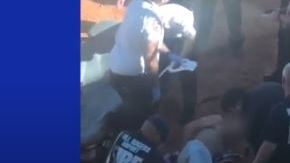 El joven de 16 años viajaba en un avión de la aerolínea United Airlines.