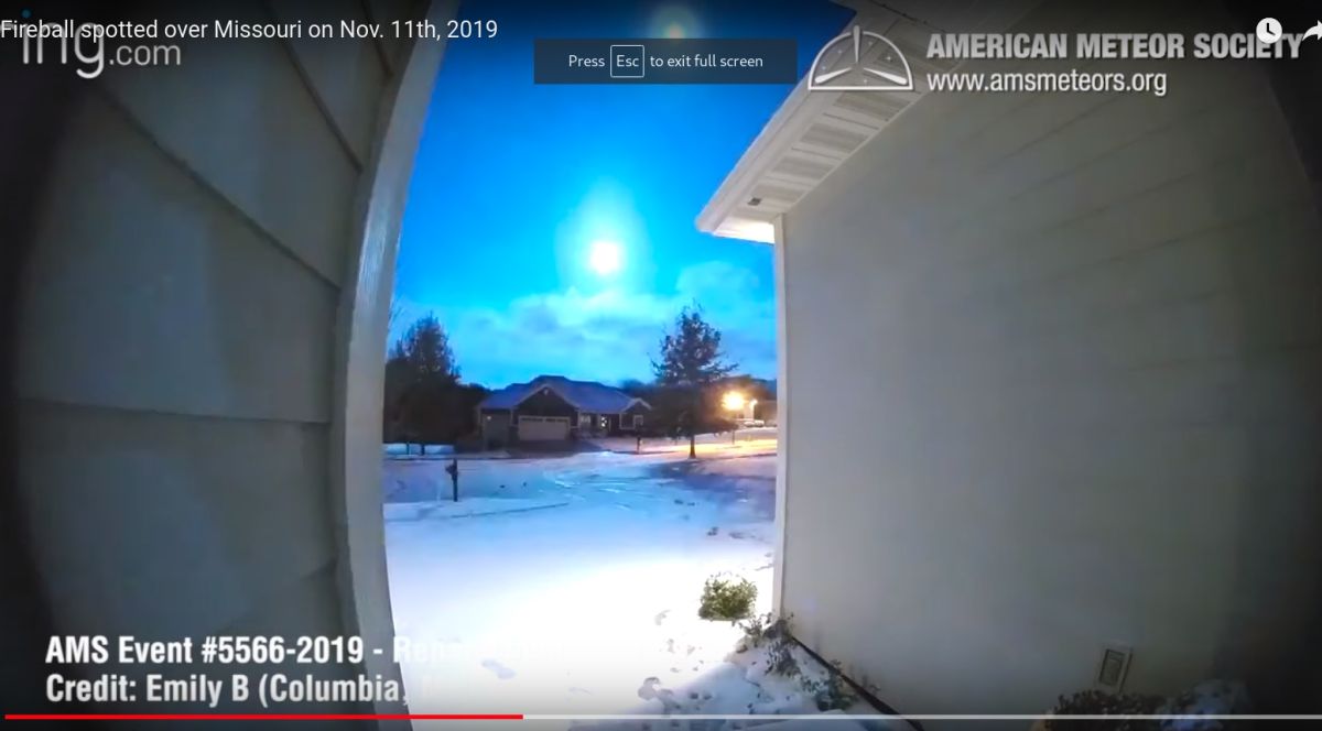 Captura de pantalla de un video del meteoro, publicado en YouTube.