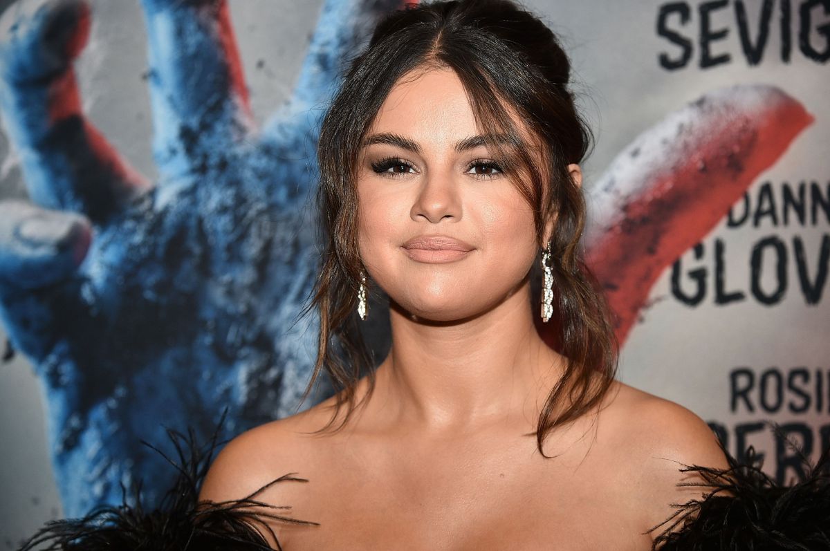 Selena Gomez shows herself without filters and shares her secrets for the perfect makeup