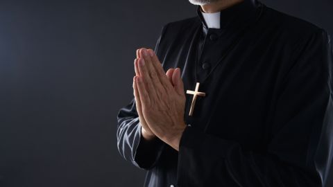 El religioso murió en el hospital.