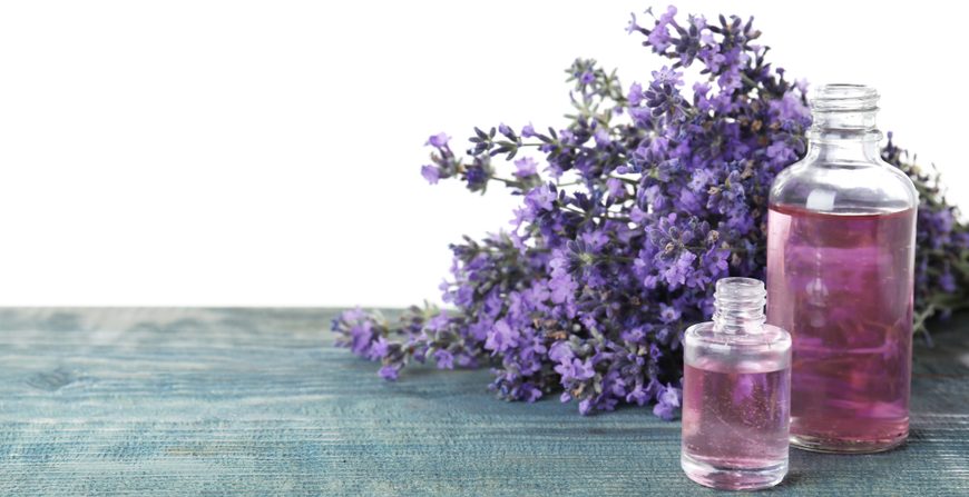 Esencias de lavanda para un baño relajante.