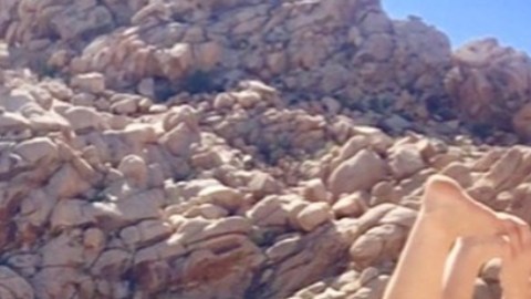 Esta influencer afirma que broncear el perineo es beneficioso para la salud.