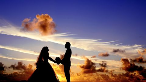 Muchos no quieren asistir a la boda por el horario.