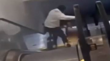 Según la policía la mujer fue perseguida de un banco.