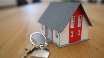 Ante una posible recesión, ¿es buena idea comprar una casa?