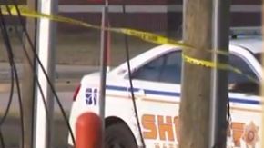 Oficiales dijeron el conductor del camión llamó al 911 durante el incidente.