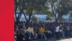 Una multitud comenzó a formarse en los puntos de entrada al NRG Park.