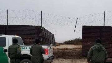 Muro fronterizo cortado