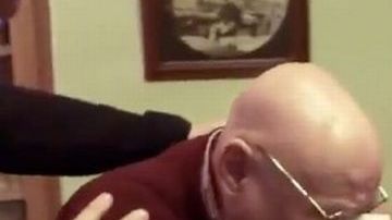 No podía dejar de llorar al ver la sorpresa navideña que recibió.