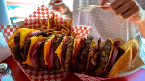 Es mejor no preguntar cuántas calorías puede tener una hamburguesa como esta.