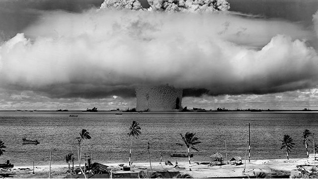EEUU realizó una prueba nuclear en el atolón de Bikini el 25 de julio de 1946.