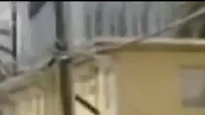 El momento de su detención fue captado por un teléfono celular.