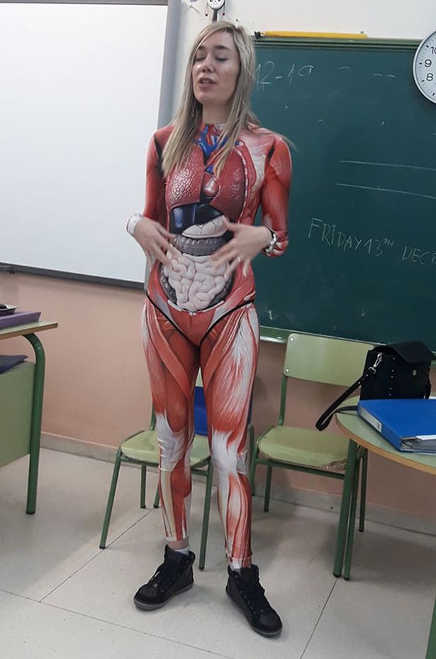 Escándalo: maestra enseña anatomía con su propio cuerpo