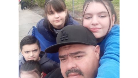 Juan Moreno y sus dos hijas mayores murieron en el incendio.