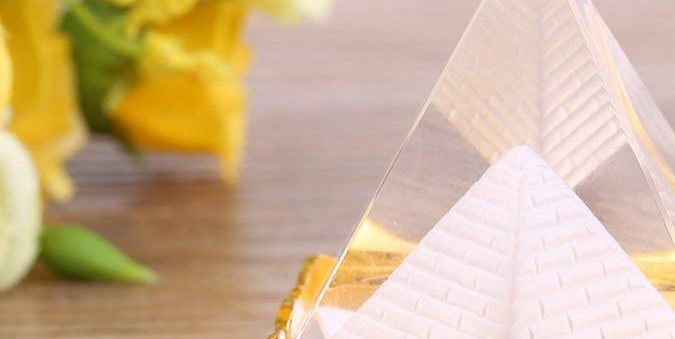 Amuletos de pirámides para la buena suerte.