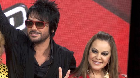 Beto Cuevas y Jenni Rivera.