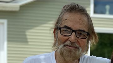 John Blanco tiene 73 años