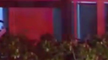 El conductor y su novia saltaron por los aires al chocar contra un árbol en esta ciudad de Florida.