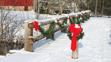 alley-christmas-snow_1200x480-national-park-service
