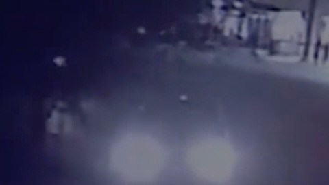 Las cámaras de seguridad de un establecimiento cercano captaron el momento del atropello en Miami Beach.