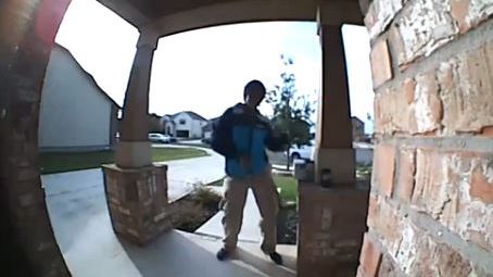 Baila muy bien el conductor de Amazon.