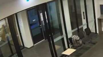 El bebé se había atragantado con un pequeño juguete.