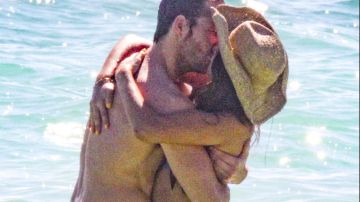 Photo © 2019 Backgrid/The Grosby Group
Spain: Lagencia Grosby

7 DECEMBER 2019 

PREMIUM EXCLUSIVE
Tulum, MEXICO  Eiza González and Luke Bracey enjoy a romantic moment in the surf before heading to the Dior Fashion show in Tulum, Mexico.