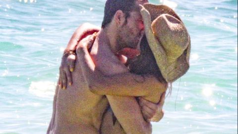 Photo © 2019 Backgrid/The Grosby Group
Spain: Lagencia Grosby
7 DECEMBER 2019
PREMIUM EXCLUSIVE
Tulum, MEXICO Eiza González and Luke Bracey enjoy a romantic moment in the surf before heading to the Dior Fashion show in Tulum, Mexico.