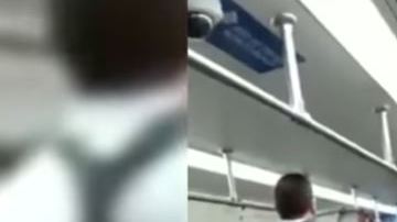 Los novios siguieron la fiesta en el metro.