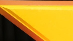 Ángel Garza y Zaide Lozano acompañados de su amigo, el legendario luchador Triple H.