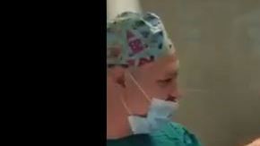 El paciente calificó de poco éticos a los médicos por este video.